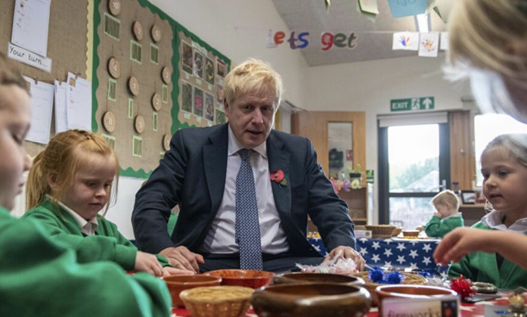 Βρετανία-Covid 19: Ο Τζόνσον παρακαλεί τους γονείς να στείλουν τα παιδιά τους σχολείο