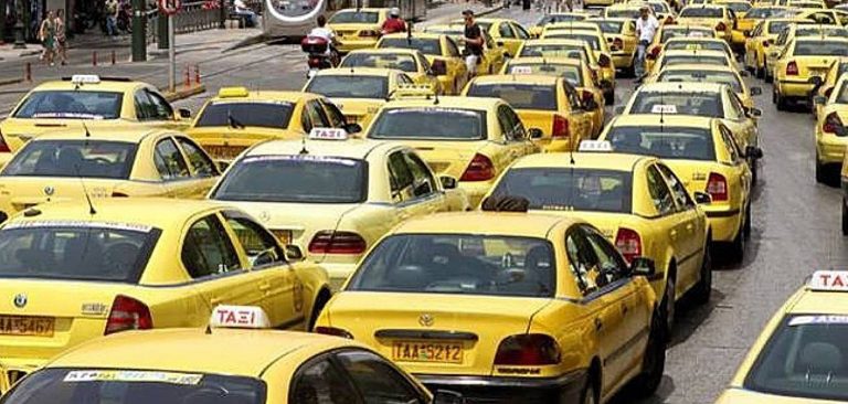 Μεγάλη κρίση στα Ταξί: Ο κορωνοϊός έχει «παρκάρει» 3.000 αυτοκίνητα μόνο στην Αττική