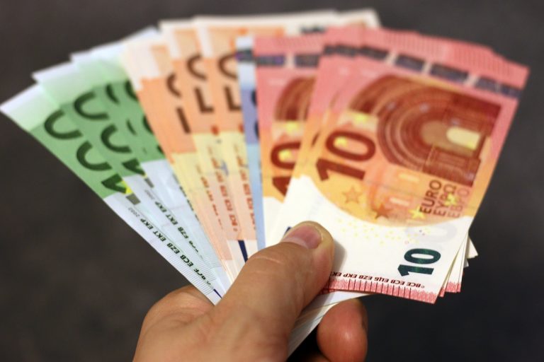 Επίδομα 534 ευρώ: Έως την Τετάρτη η καταβολή για τις αναστολές Ιουνίου