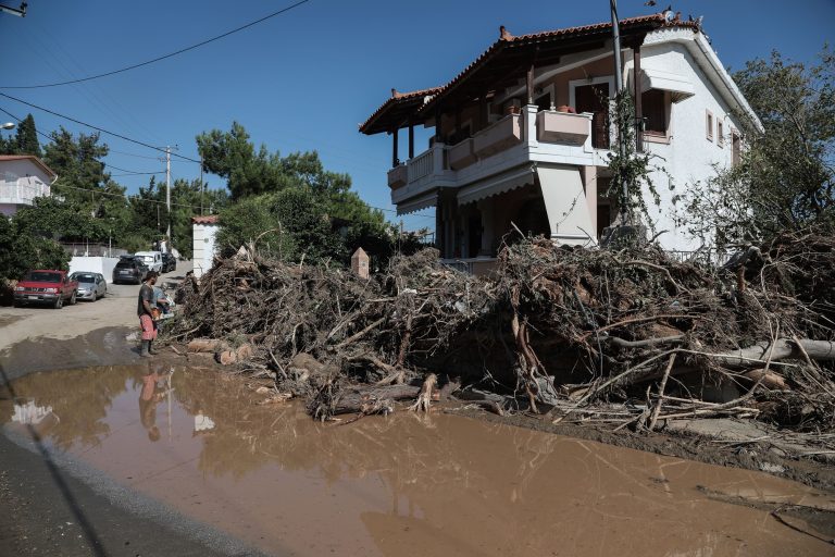 Εύβοια: Κυβερνητικό κλιμάκιο με Σταϊκούρα και Καραμανλή για την αποτίμηση των καταστροφών (video)