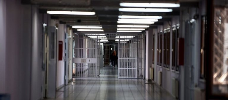 52χρονος προσωρινά κρατούμενος στη Ρόδο για δέμα με πέντε κιλά χασίς