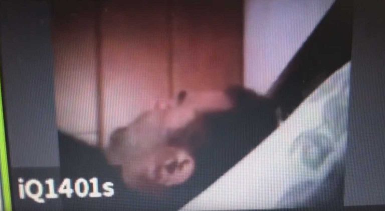 Καλαμάτα: Κοιμήθηκε στην τηλεδιάσκεψη του δημοτικού συμβουλίου και άρχισε να ροχαλίζει (video)