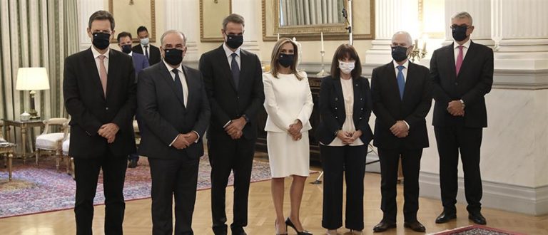 Ορκωμοσία στο Προεδρικό, με πρωτόκολλο κορονοϊού – Μάσκες, γάντια & αποστάσεις