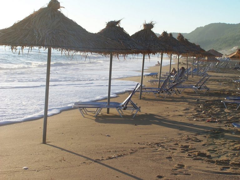 Οι «ακατάλληλες» παραλίες της Αττικής για βουτιές – Νέες μετρήσεις