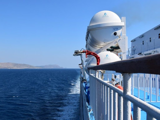 Μηχανική βλάβη στο Santorini Palace – Στο πλοίο βρίσκονται 568 επιβάτες
