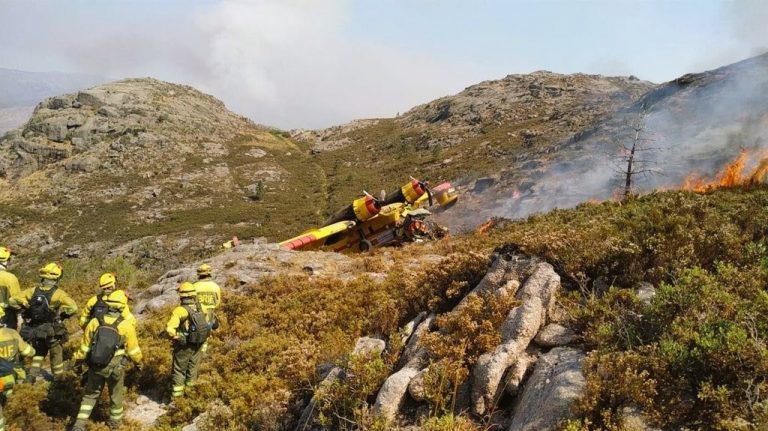 Πορτογαλία: Συνετρίβη Canadair – Ένας νεκρός και ένας σοβαρά τραυματίας (pics – video)
