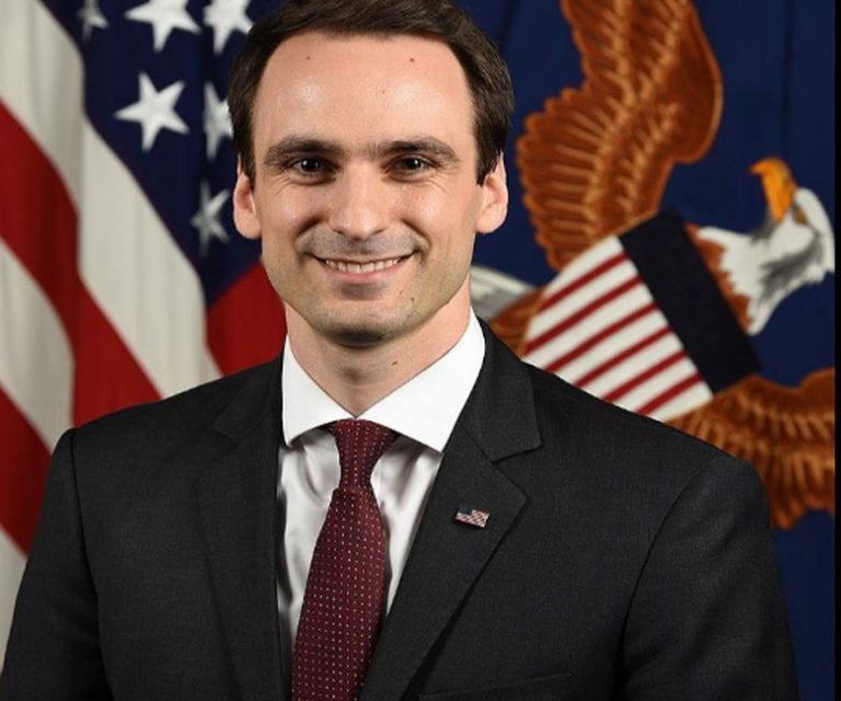 Από την Χίο ο νέος υφυπουργός Άμυνας των ΗΠΑ