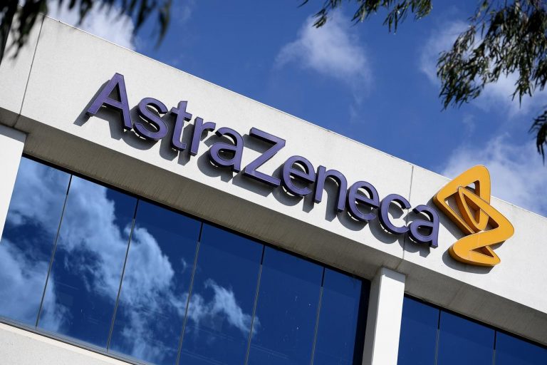 AstraZeneca – Αποποιείται τις ευθύνες για παρενέργειες από το εμβόλιο κατά του Covid-19