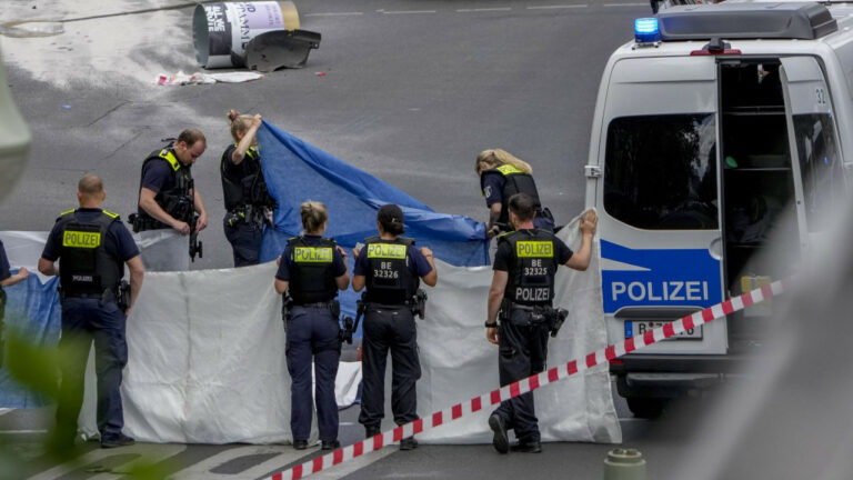 Γερμανία: Τουλάχιστον 5 νεκροί και πολλοί τραυματίες σε τροχαίο δυστύχημα με πούλμαν κοντά στη Λειψία – Φωτογραφίες