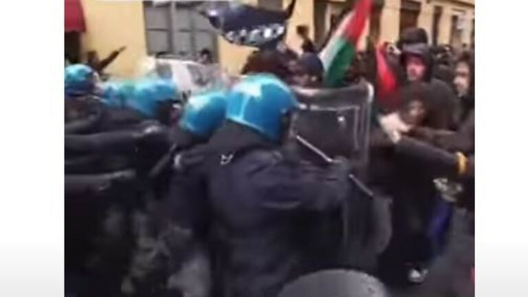 Ένταση στο Τορίνο: Συμπλοκή αστυνομικών με φοιτητές που διαδήλωναν υπέρ της Παλαιστίνης- Δείτε βίντεο