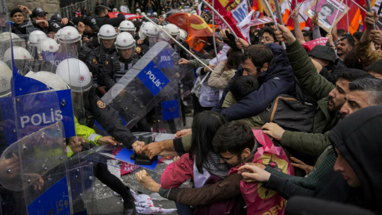 Επεισόδια για την Πρωτομαγιά στην Κωνσταντινούπολη: Δεκάδες συλλήψεις, δακρυγόνα και λαστιχένιες σφαίρες από την αστυνομία – Βίντεο