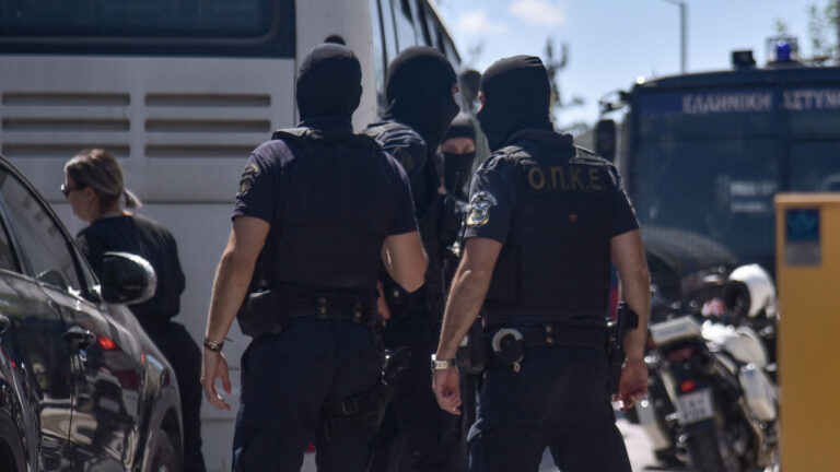 Θεσσαλονίκη: Σύλληψη άνδρα που περιφερόταν με σπαθί στην πόλη