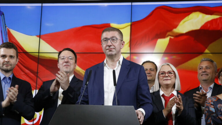Βόρεια Μακεδονία: Προκλητικός ο πρόεδρος του VMRO – «Θα αποκαλώ τη χώρα μου όπως θέλω, αν δεν σας αρέσει να πάτε στη Χάγη»